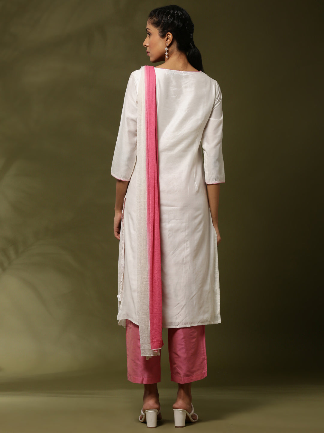 Embroidered 3pc kurta set- offwhite