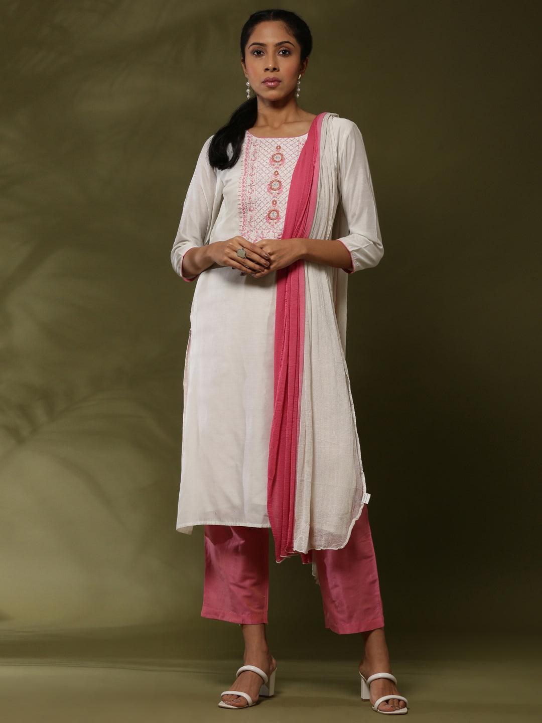 Embroidered 3pc kurta set- offwhite