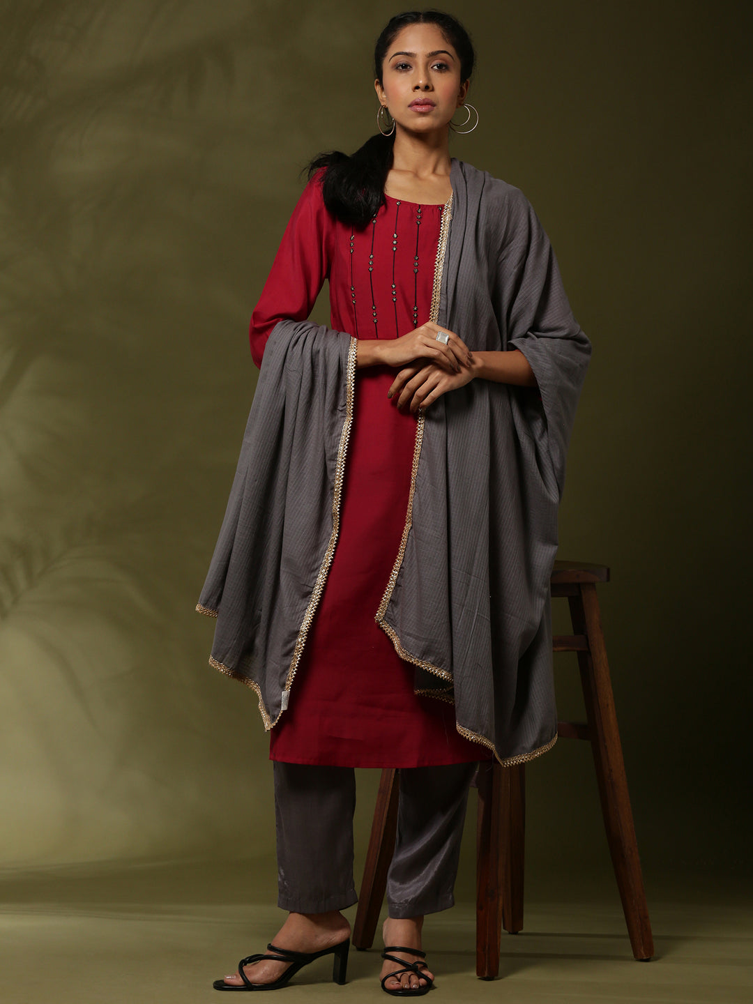 Embroidered 3pc kurta set with cvontrast color pant and dupatta-