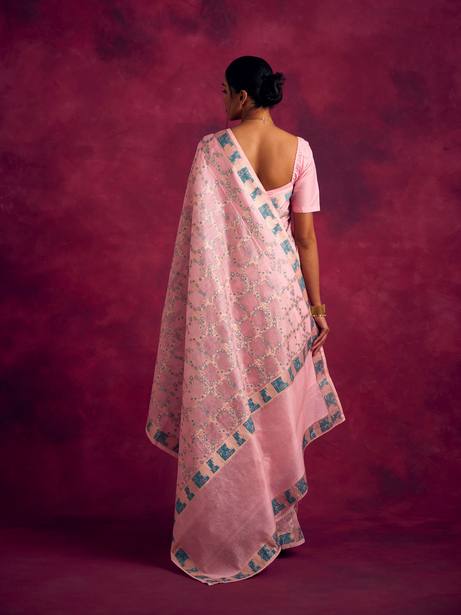 Banarasi sakura checks woven zari saree-Sakura pink