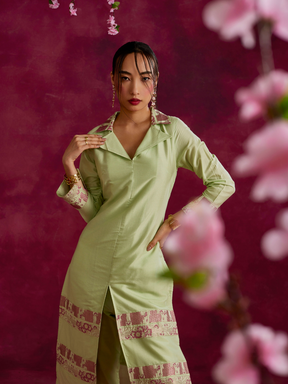 Lapel collared Kurta with zari border hem Set- Pistachio green