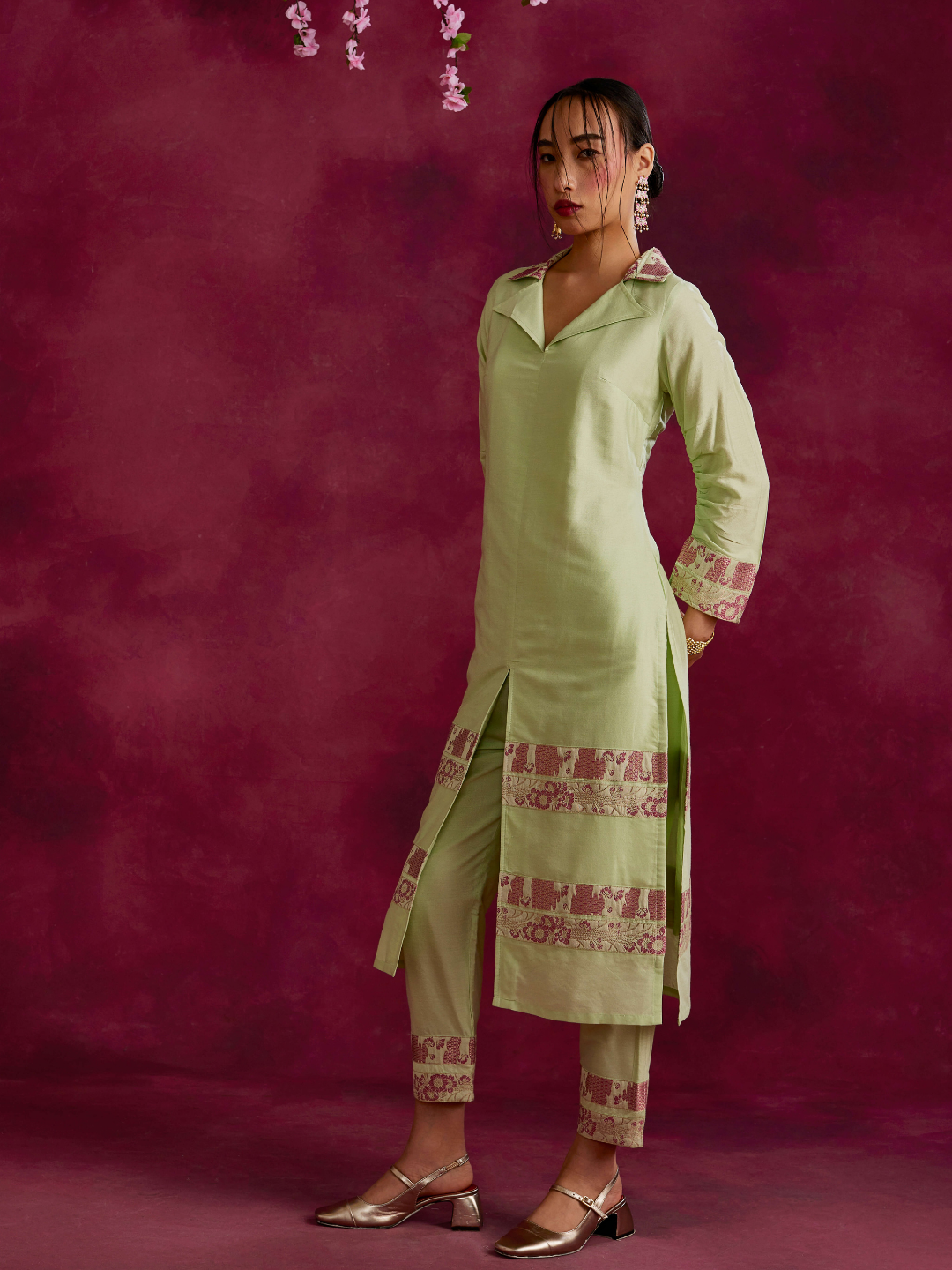 Lapel collared Kurta with zari border hem Set- Pistachio green