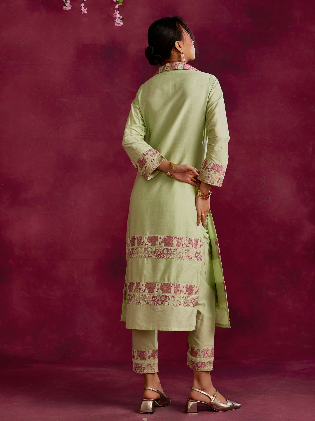 Lapel collared Kurta with zari border hem Set- Pistachio green