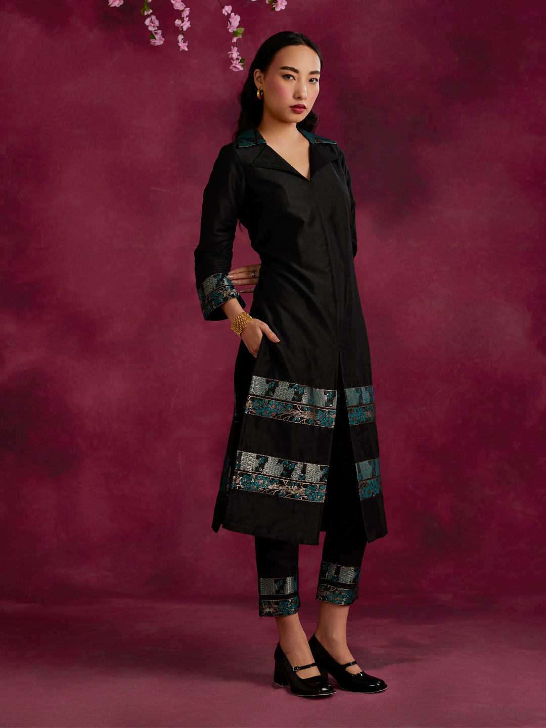 Lapel collared Kurta with zari border hem Set- Black