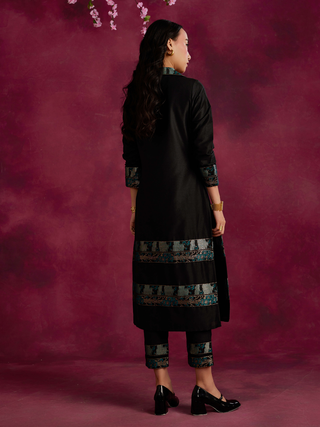 Lapel collared Kurta with zari border hem Set- Black