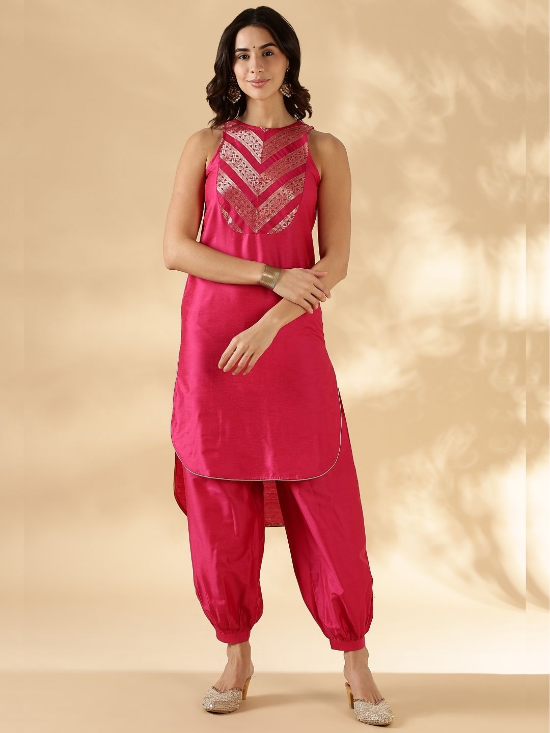 Banarasi zari Yoke high-low kurta with Fuschia pink pathani pants