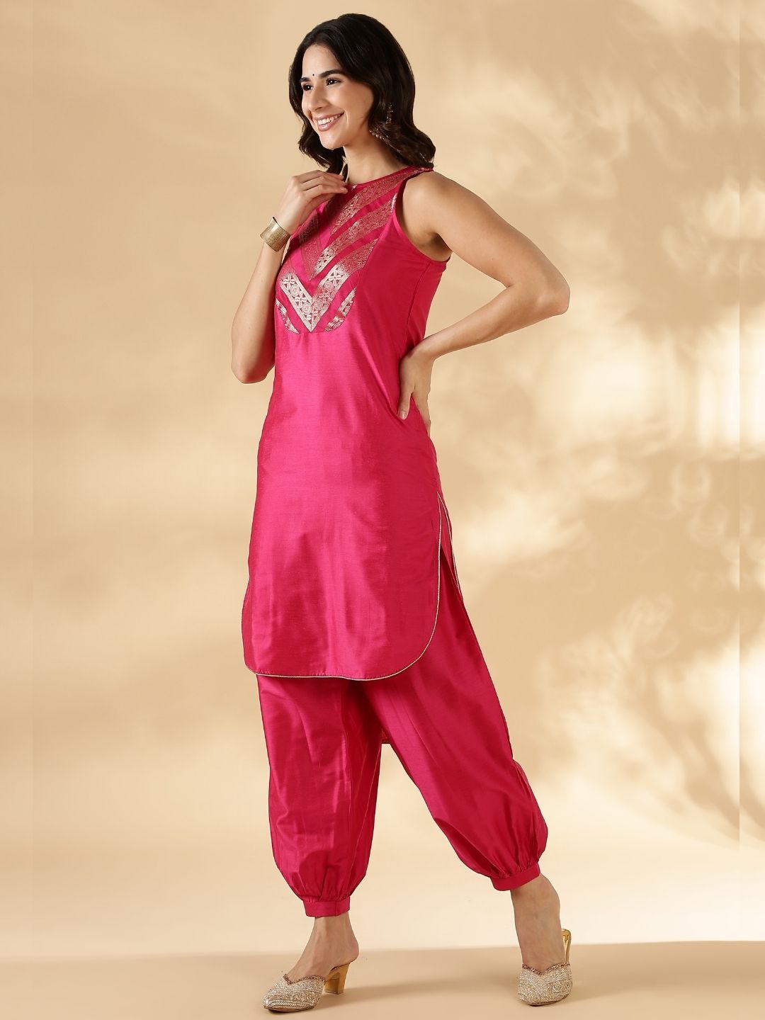 Banarasi zari Yoke high-low kurta with Fuschia pink pathani pants