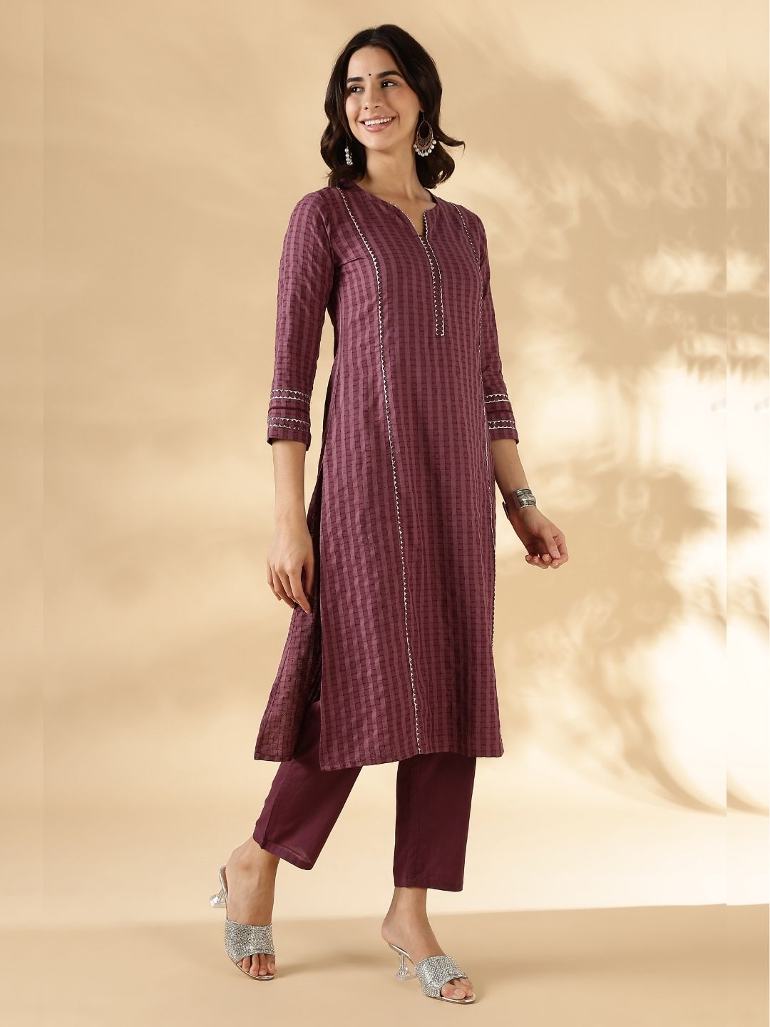 Textured kurta with delicate lace detail on the neck, shoulder princess and sleeves with solid pant