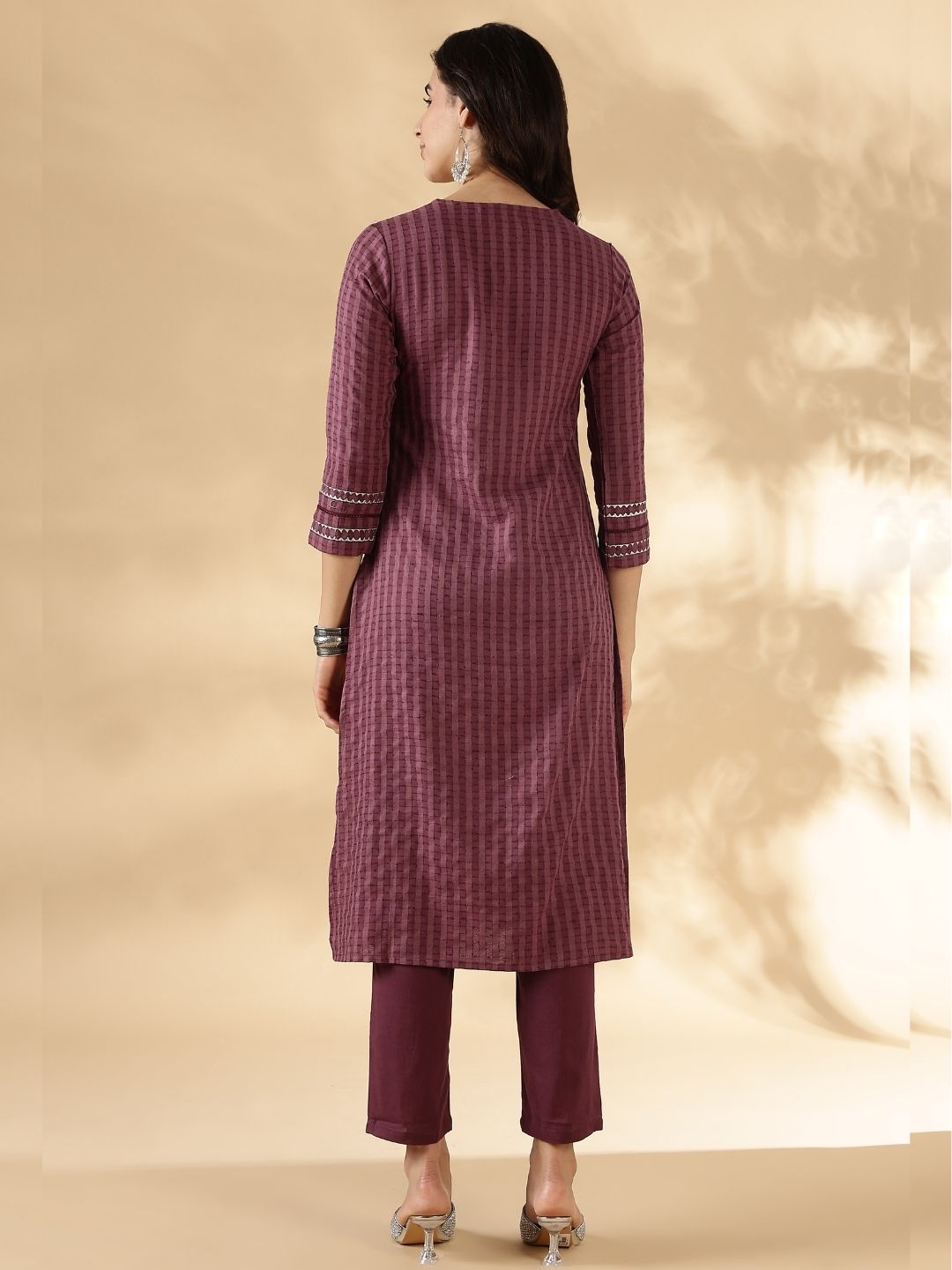 Textured kurta with delicate lace detail on the neck, shoulder princess and sleeves with solid pant