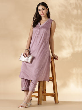 V Neck solid kurta pant set with delicate lace detailings