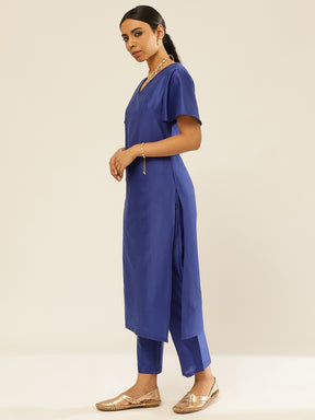 Solid color straight kurta set with bell sleeves