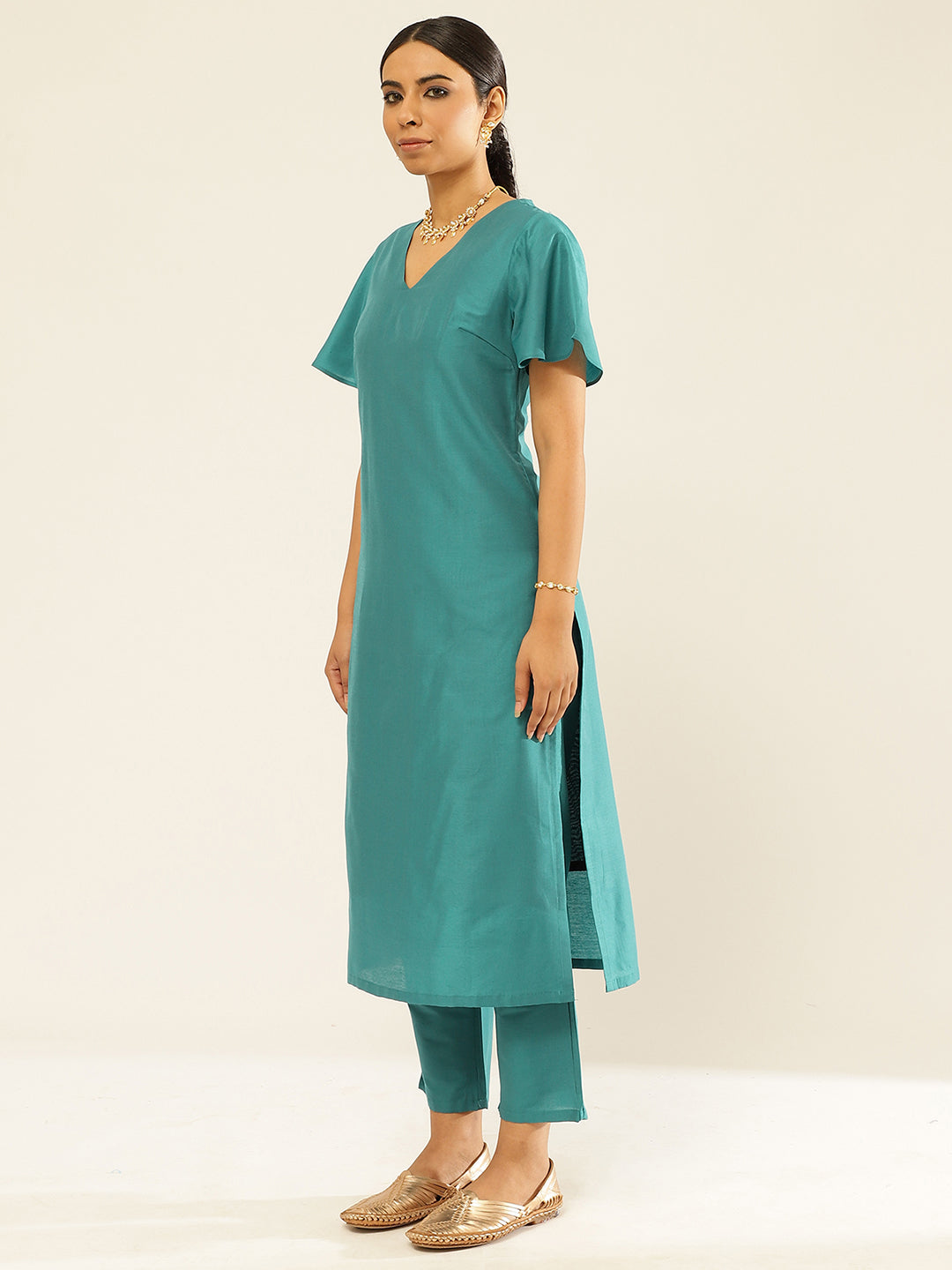 Solid color straight kurta set with bell sleeves