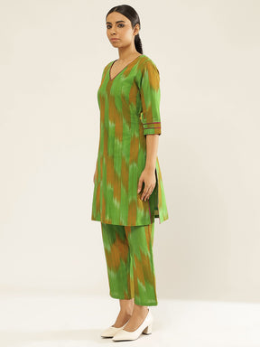 Ikat cotton kurta Set with contrast detailing paired
