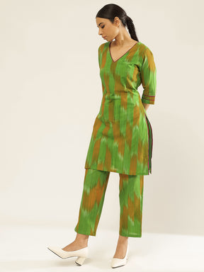 Ikat cotton kurta Set with contrast detailing paired