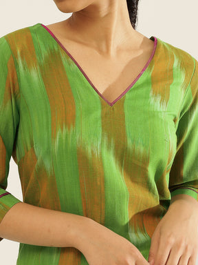 Ikat cotton kurta Set with contrast detailing paired