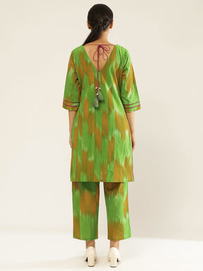 Ikat cotton kurta Set with contrast detailing paired