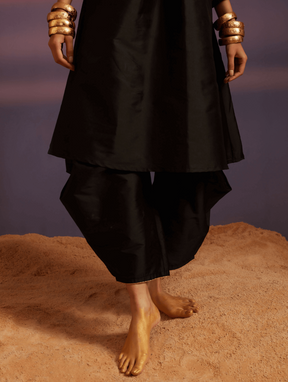 Coral Black Banarasi V-Neck Banarasi Kurta With Pants