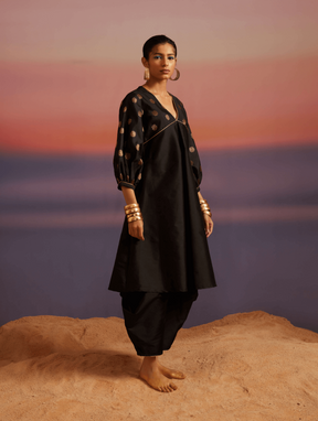 Coral Black Banarasi V-Neck Banarasi Kurta With Pants