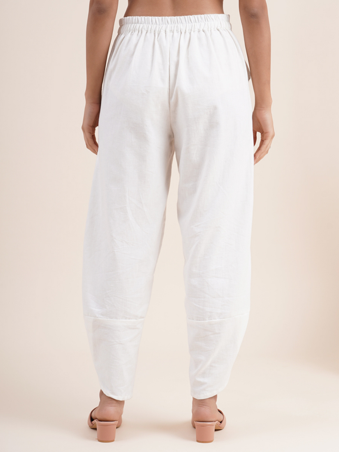 White- overlapped hem pants