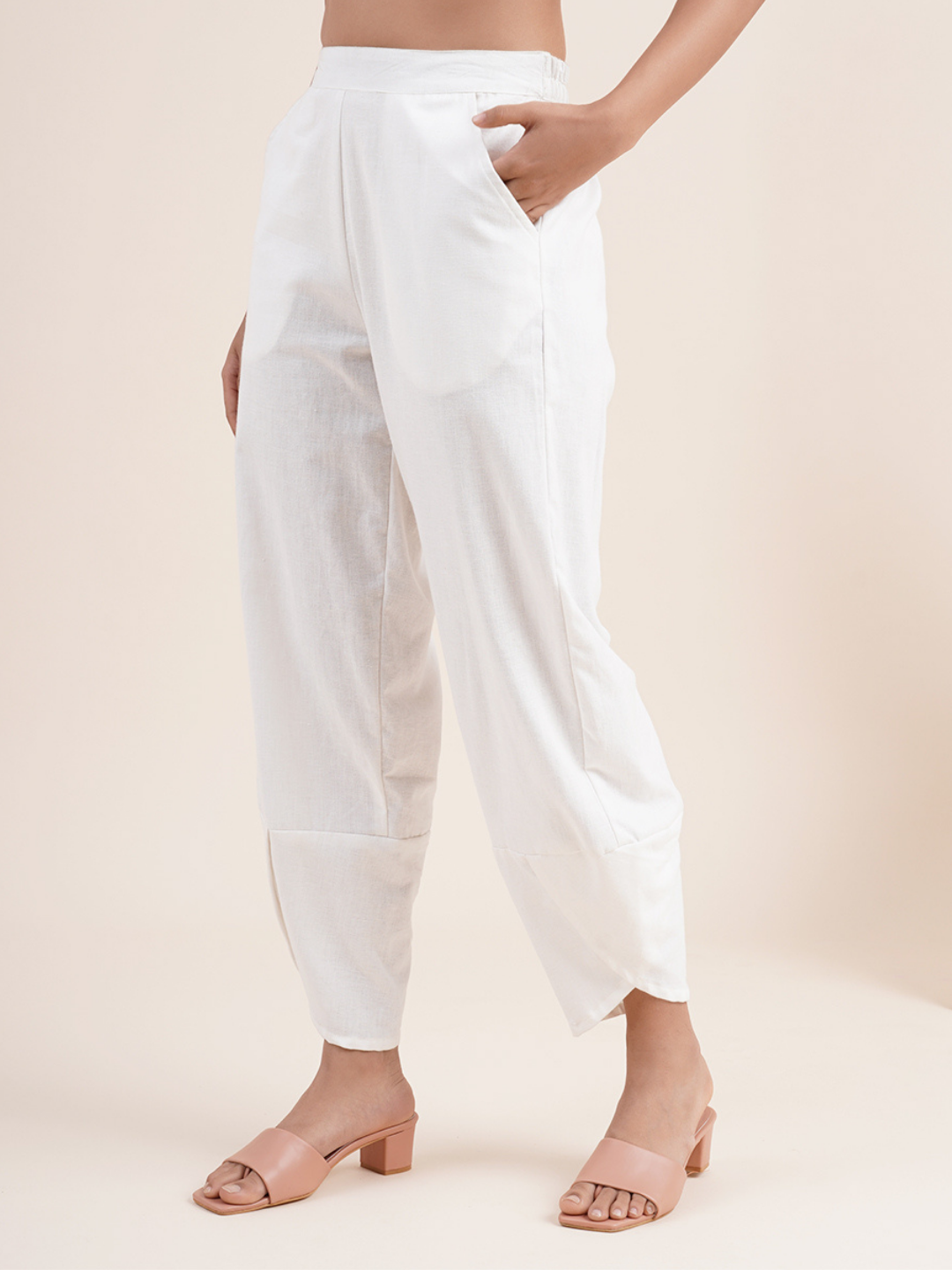 White- overlapped hem pants