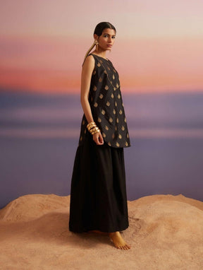 Coral Black Banarasi Sleeveless Short Kurta