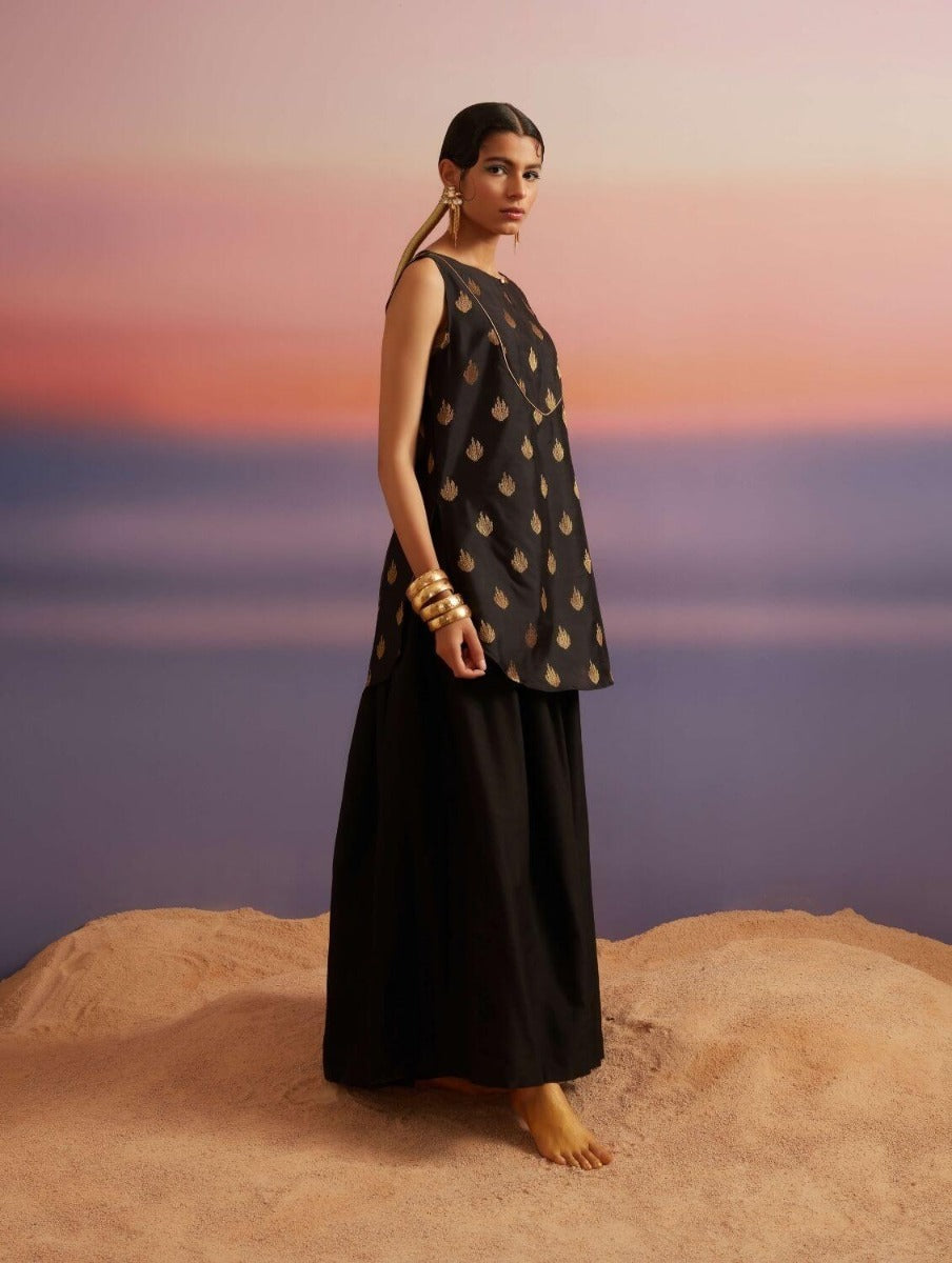 Coral Black Banarasi Sleeveless Short Kurta