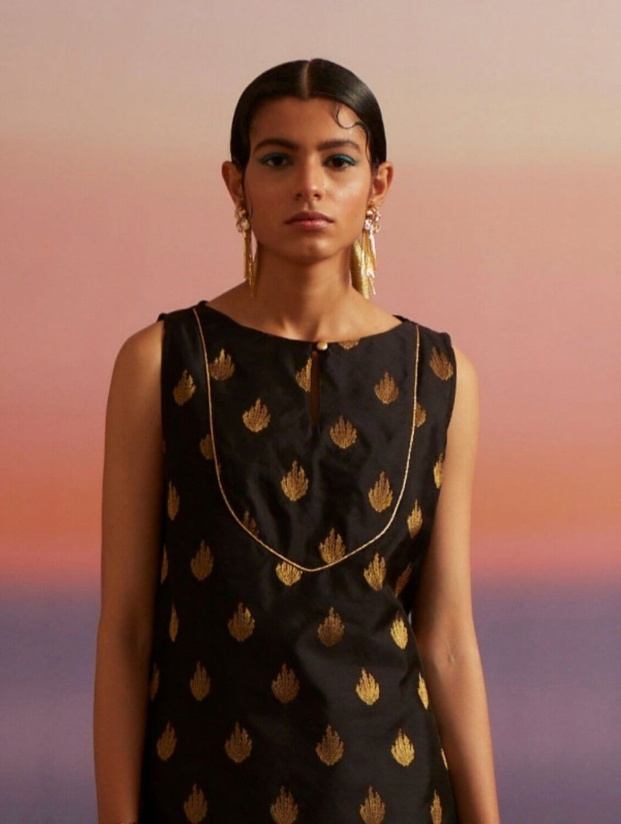 Coral Black Banarasi Sleeveless Short Kurta