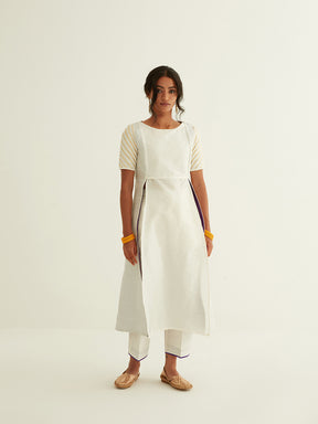 Front Slits banarasi kurta with Gota Patti details on the sleeves