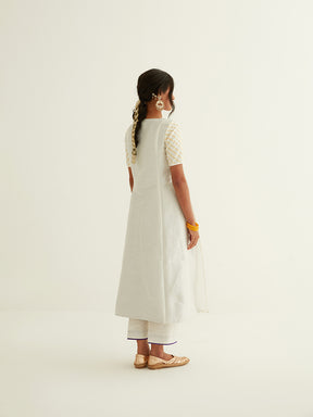 Front Slits banarasi kurta with Gota Patti details on the sleeves