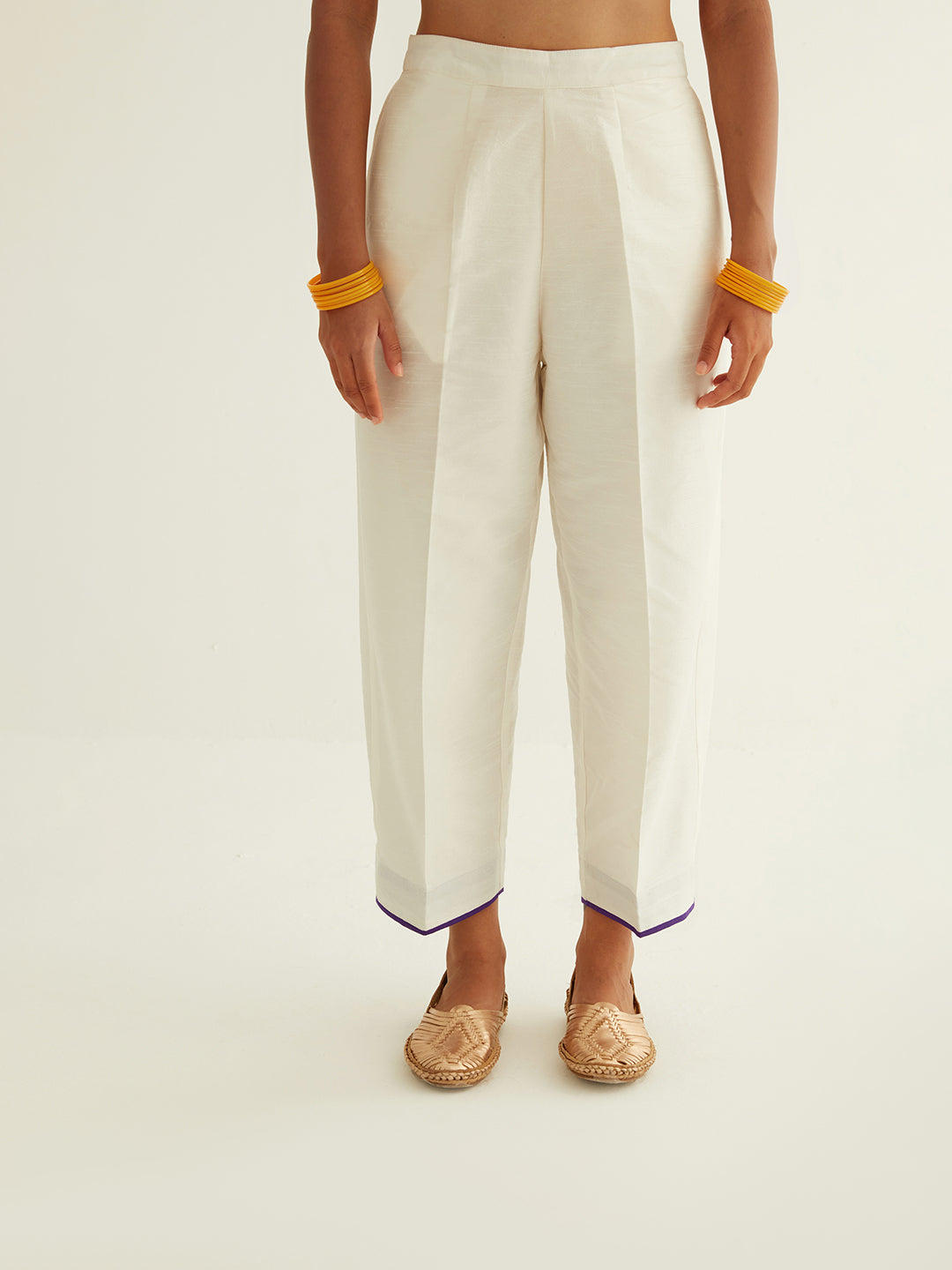 Pegged pant with contrast hem detail