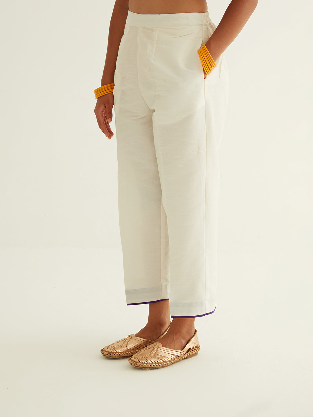 Pegged pant with contrast hem detail