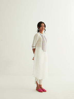 Straight banarasi kurta with a highlighted long placket with tulip pants