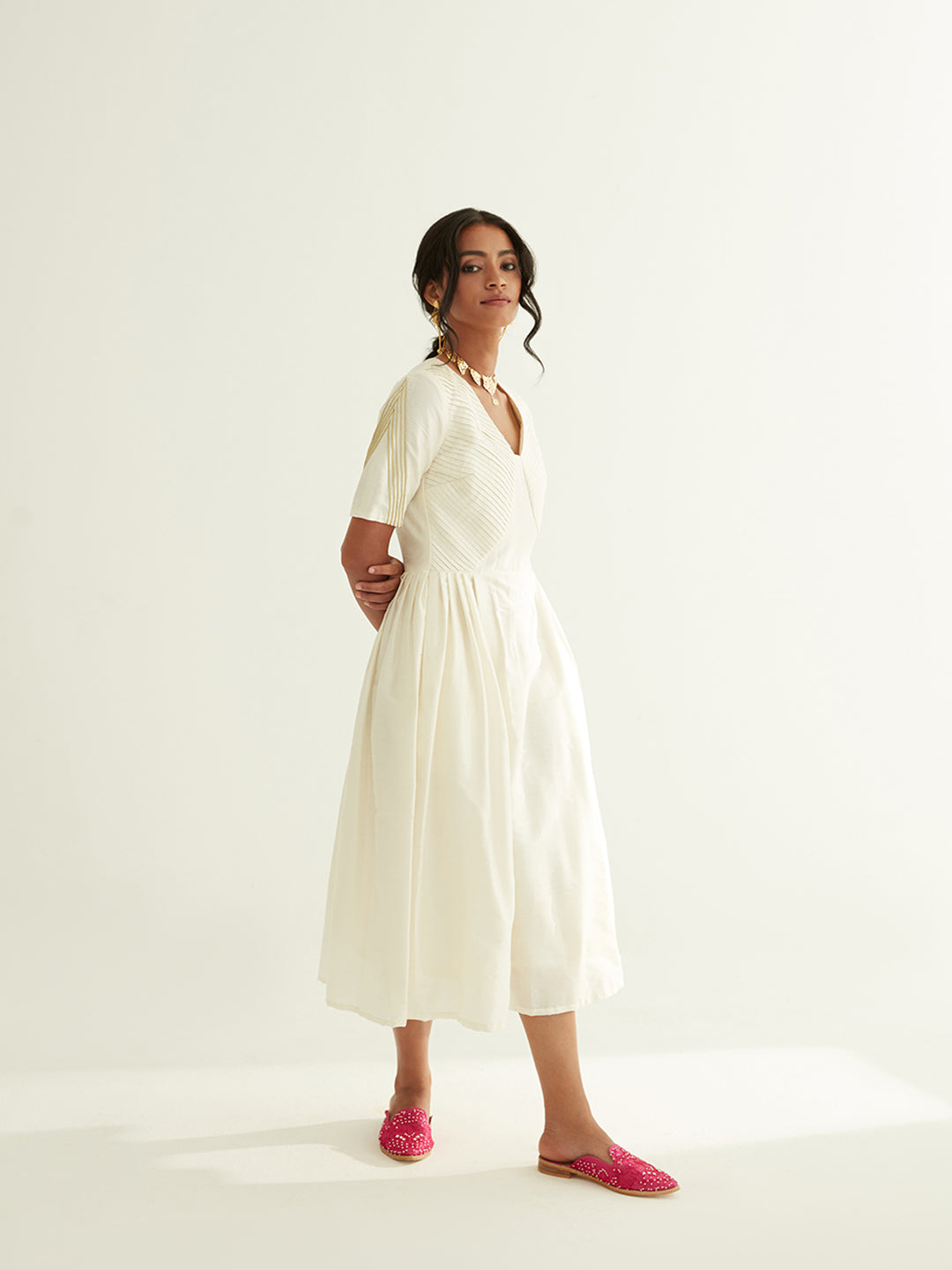 Pleated front dress with lace highlights on sleeves