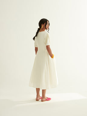 Pleated front dress with lace highlights on sleeves