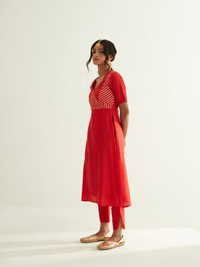 Straight banarasi Gota patti detailed kurta with curved hem pants