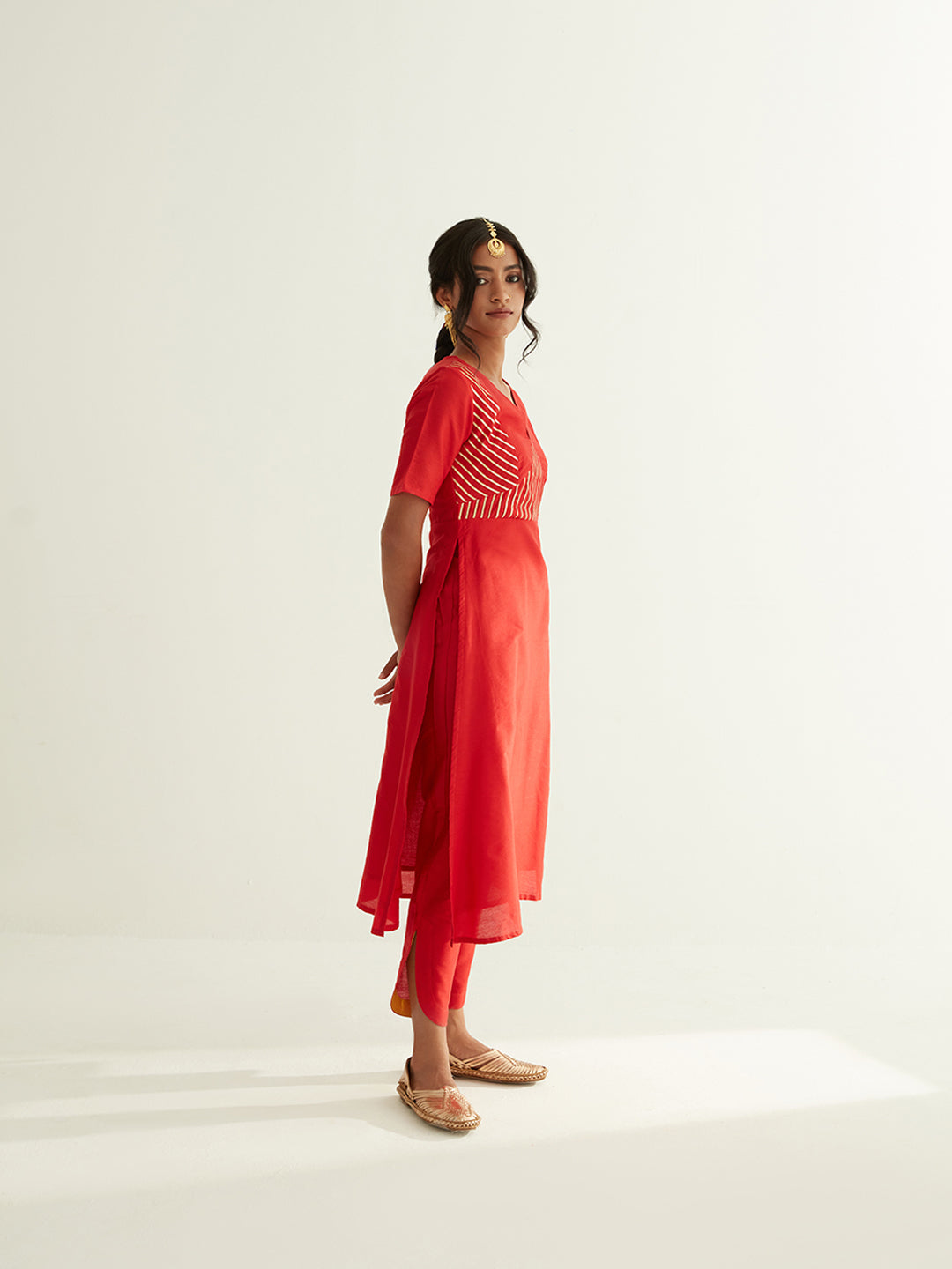 Straight banarasi Gota patti detailed kurta with curved hem pants