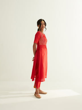 Straight banarasi Gota patti detailed kurta with curved hem pants