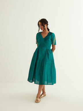 Pleated front dress with lace highlights on sleeves