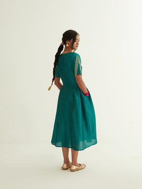 Pleated front dress with lace highlights on sleeves