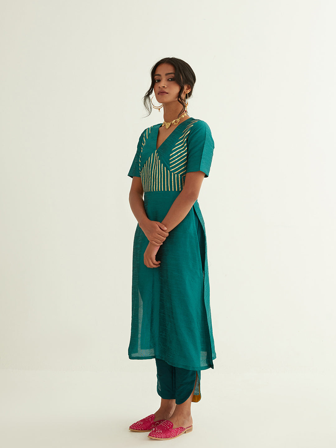 Straight banarasi Gota patti detailed kurta with curved hem pants