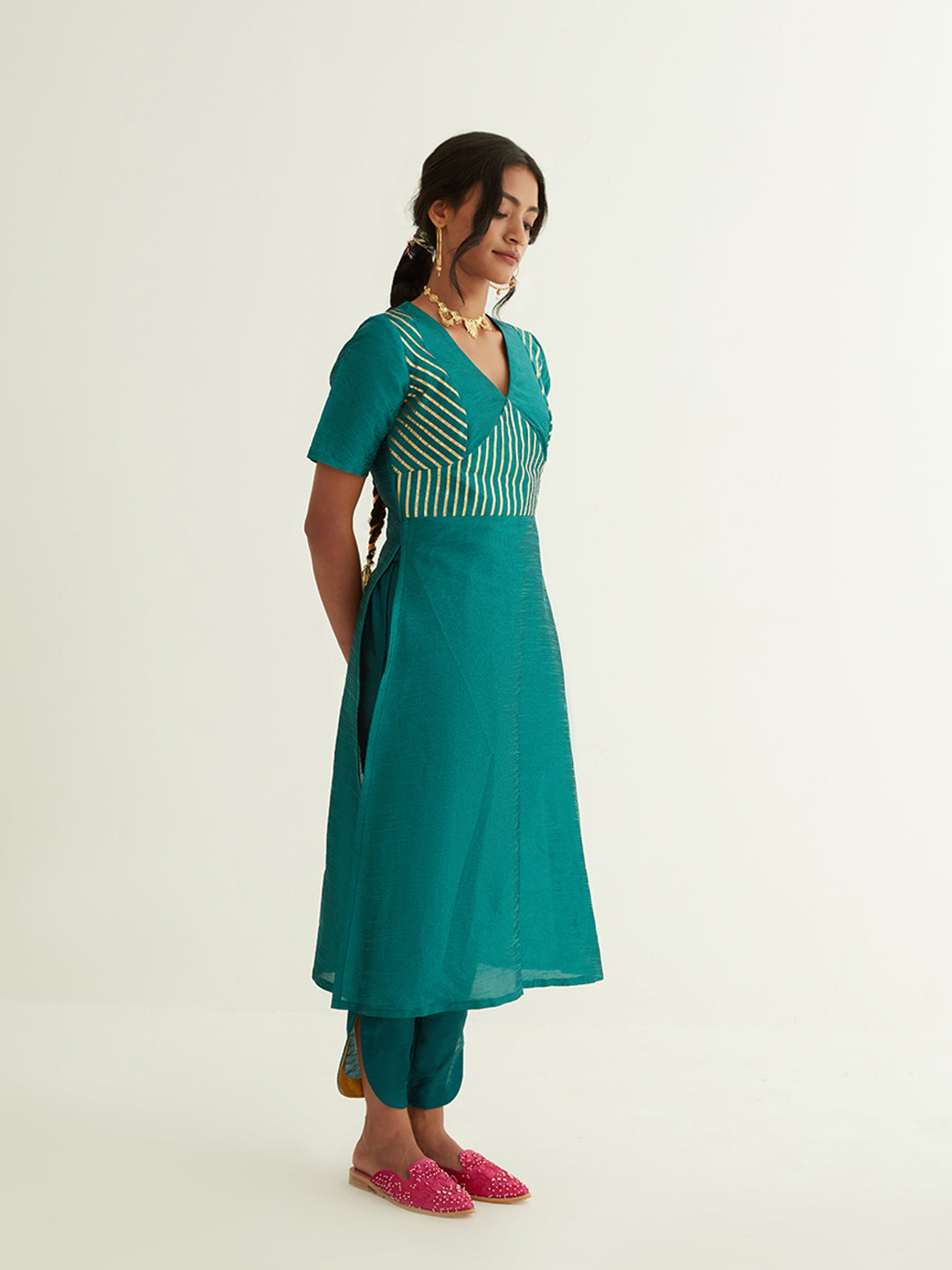Straight banarasi Gota patti detailed kurta with curved hem pants
