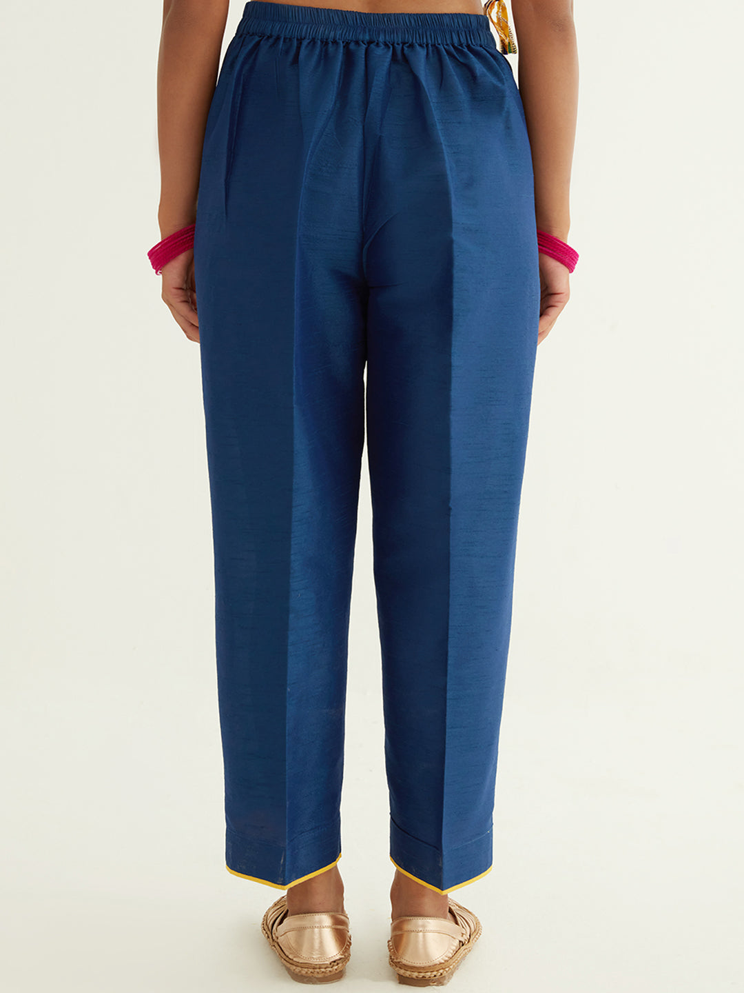 Pegged pant with contrast hem detail