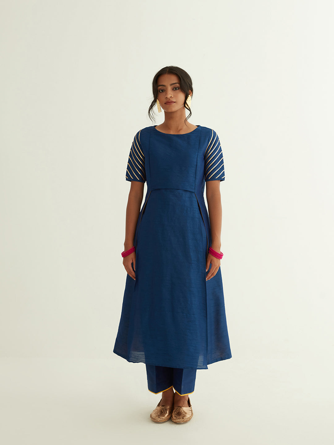 Front Slits banarasi kurta with Gota Patti details on the sleeves