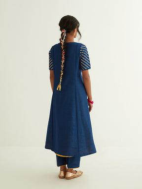 Front Slits banarasi kurta with Gota Patti details on the sleeves