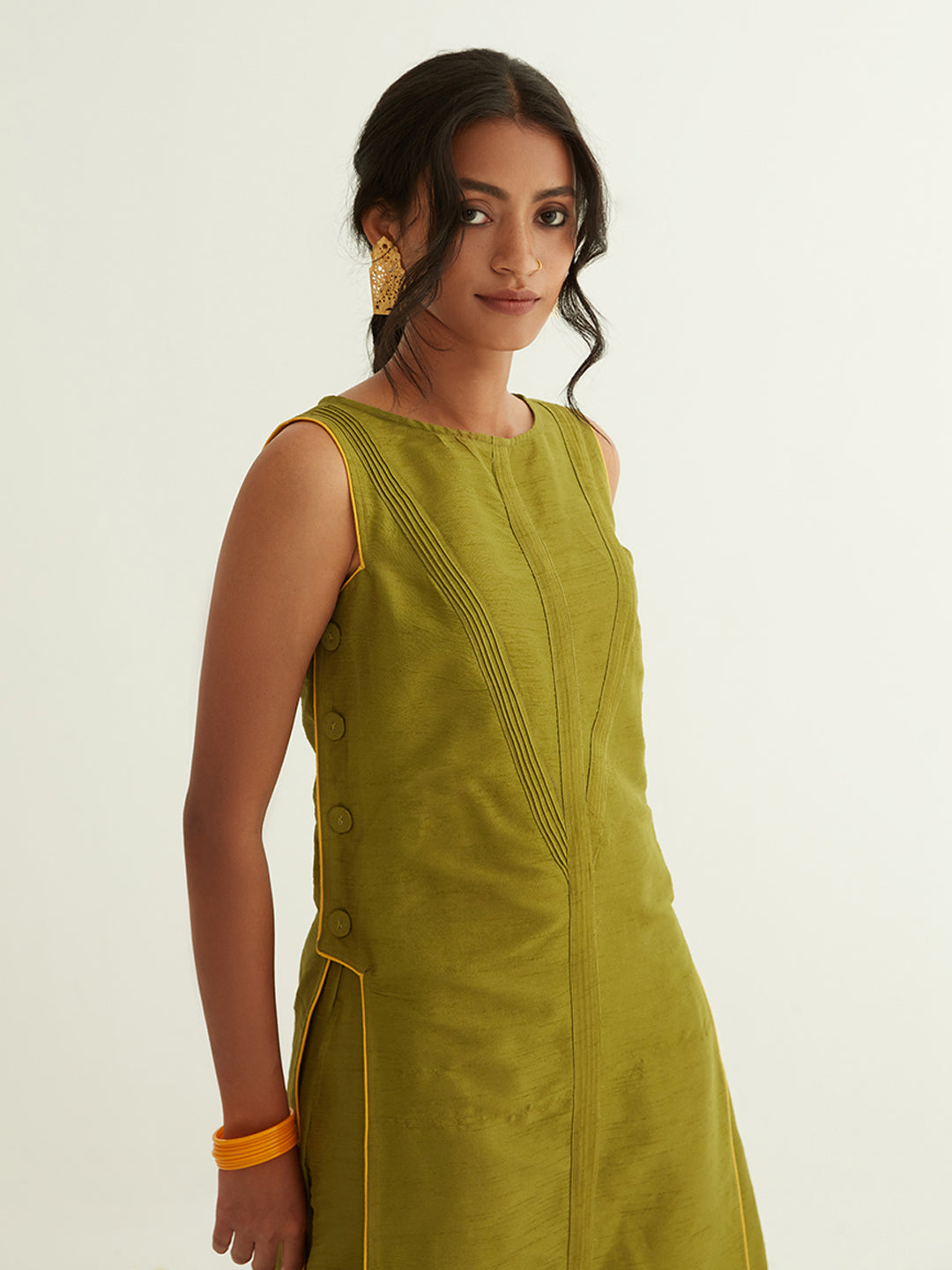 Straight banarasi pintuck kurta paired with pleated pants