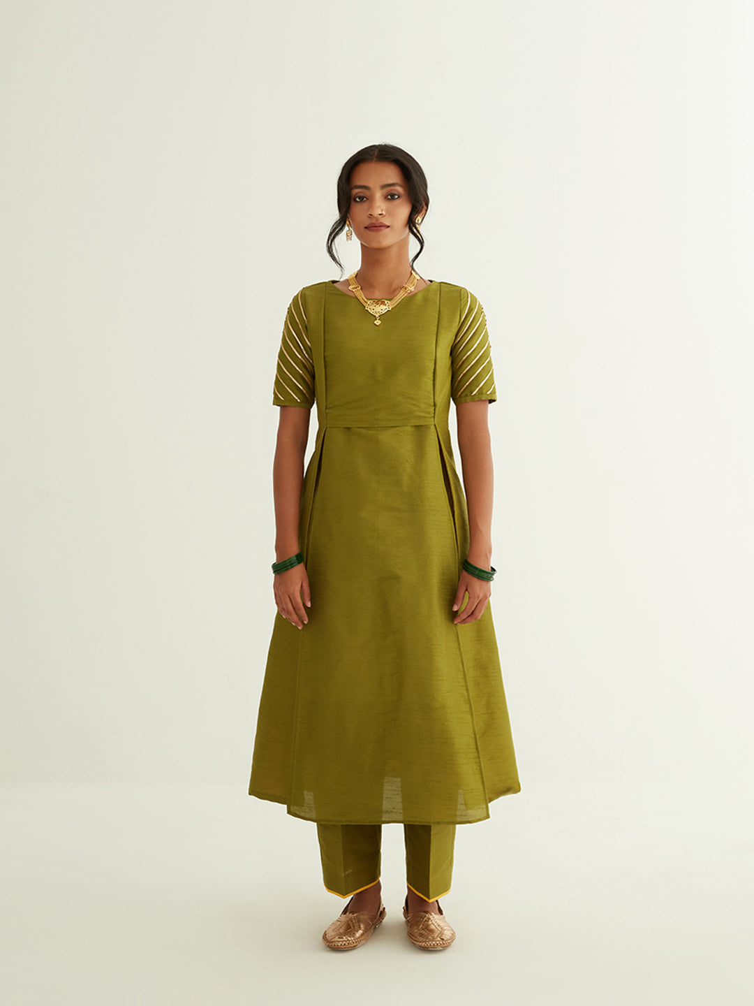 Front Slits banarasi kurta with Gota Patti details on the sleeves