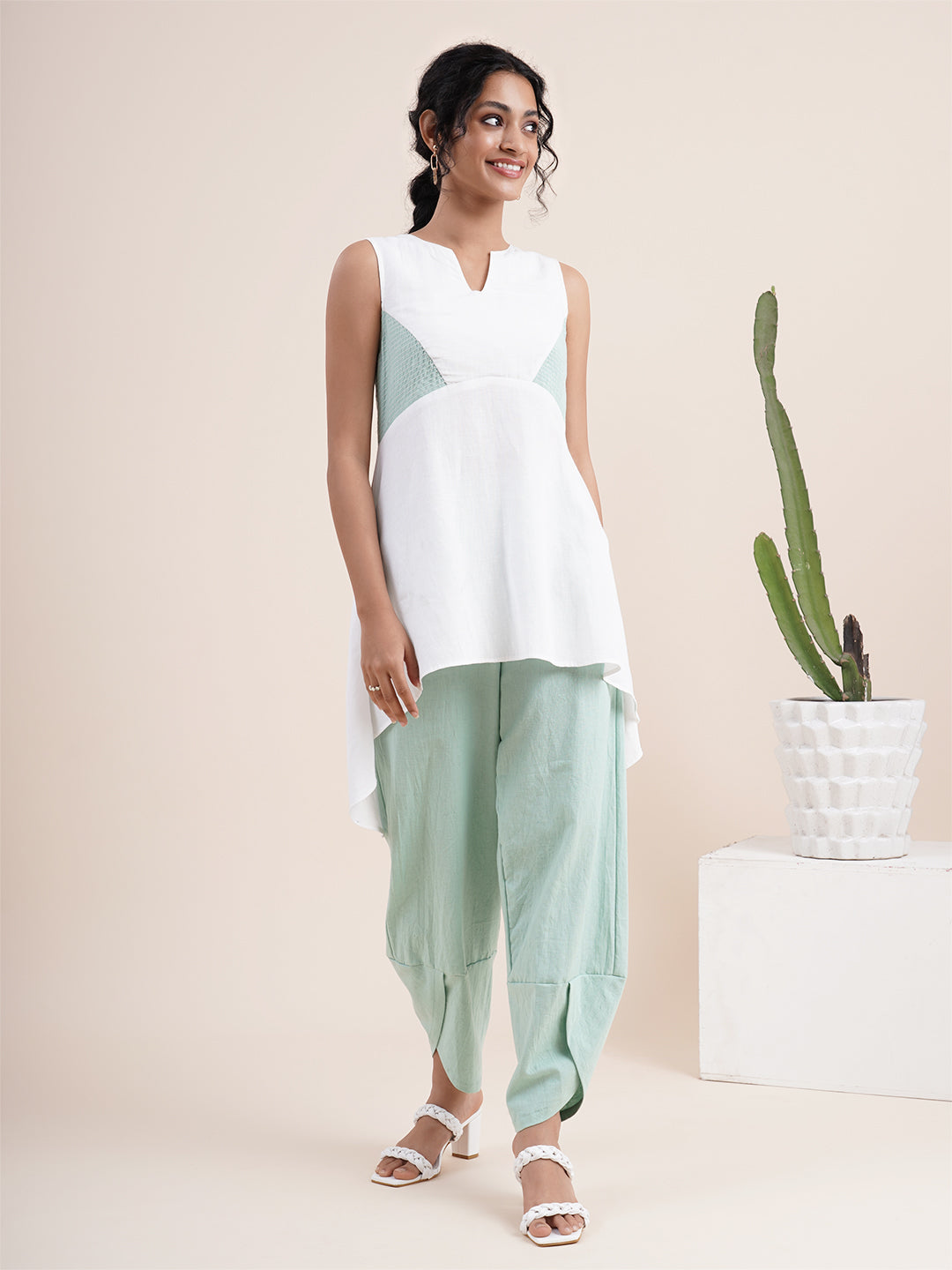 White High low kurta with contrast stitches