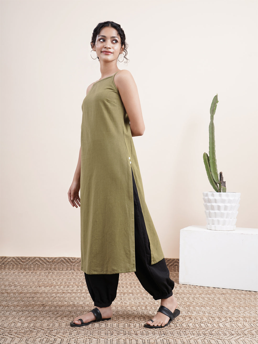 Olive Strappy kurta with button details on side slit