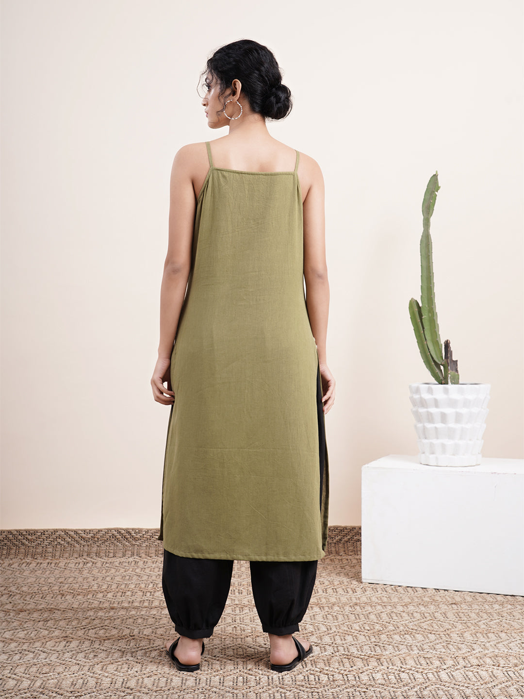 Olive Strappy kurta with button details on side slit