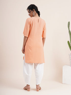 Peach Raglan sleeved kurta with contrast piping